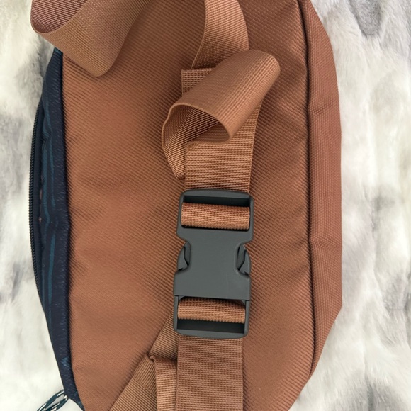The North Face Tan and Navy Crossbody Fanny Pack Bag - Picture 4 of 5